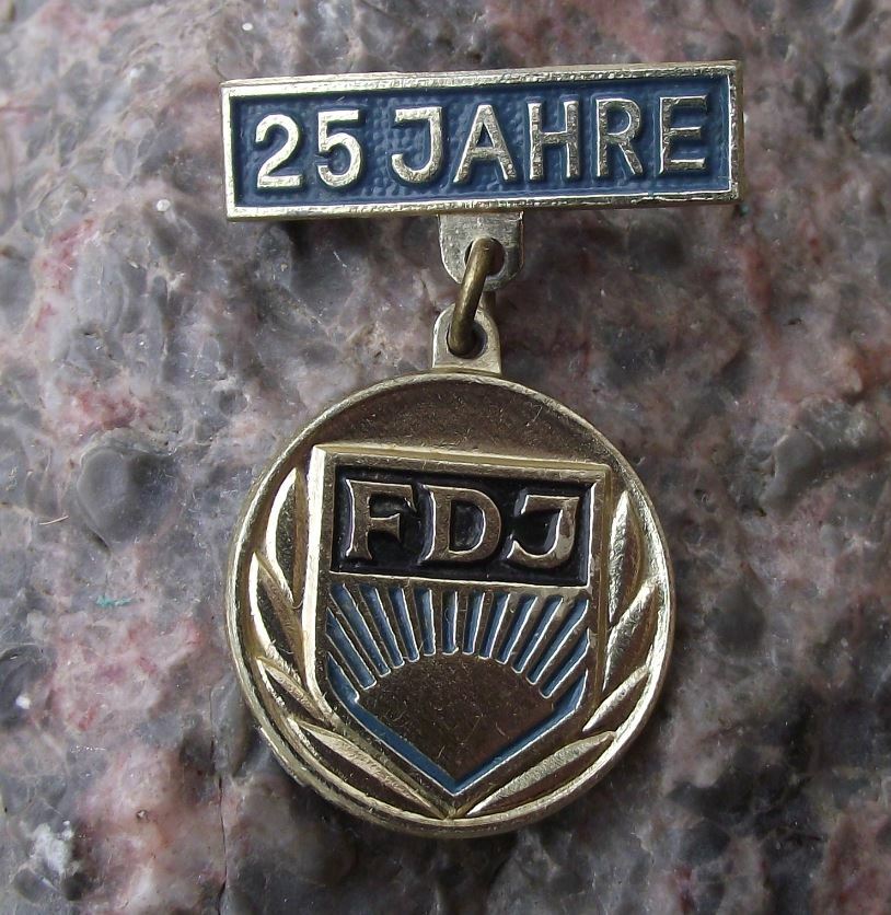 1971 FDJ Freie Deutsche Jugend East German DDR 25th Anniversary Medal Pin Badge - Badgecrazy