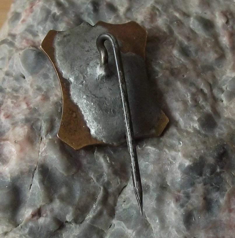 1962 Bucharest 2nd Conference of Textile Workers Loom Sewing Machine Pin Badge - Badgecrazy