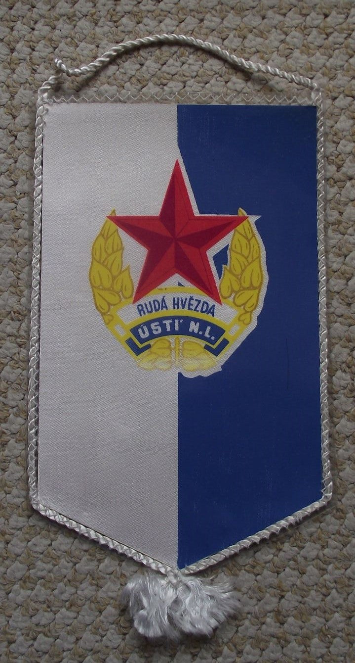 1981 Czechoslovakia Boxing Title Fight Usti nad Labem Glove Lion Pennant Flag - Badgecrazy