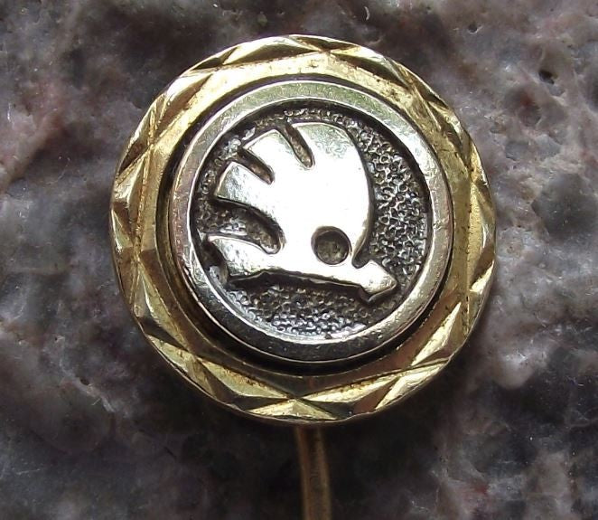 Antique Two Part Hatched Metal Skoda Autos Czech Car Maker Arrow Logo Pin Badge - Badgecrazy
