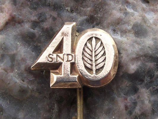 1960 Slovakia National Theater Theatre Divadlo 40th Anniversary Pin Badge - Badgecrazy