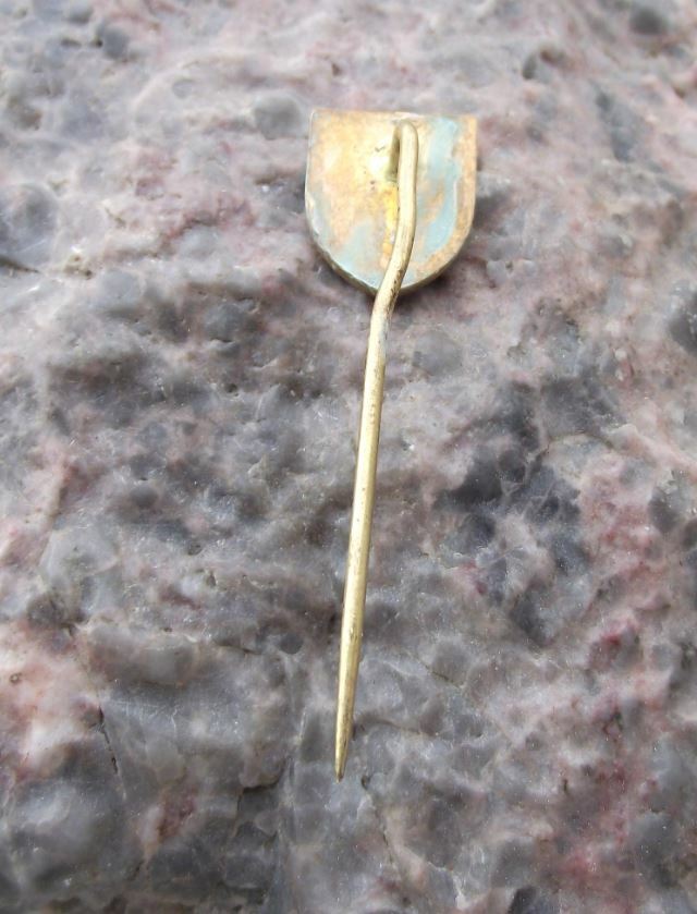 Antique Czechoslovakia Volleyball Association CSVS Net Ball Czech Flag Pin Badge - Badgecrazy