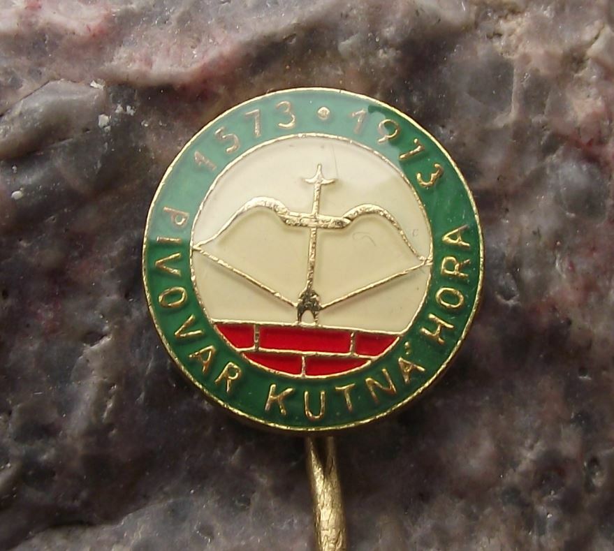 1973 Pivovar Kutna Hora Czechoslovakia Beer Lager 400 Year Anniversary Pin Badge - Badgecrazy