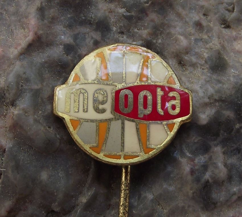 Meopta Camera Lens Photography & View Master Company Art Design Pin Badge - Badgecrazy