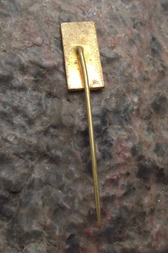 1979 Czechoslovakia Red Cross Association Society 60th Anniversary Pin Badge - Badgecrazy