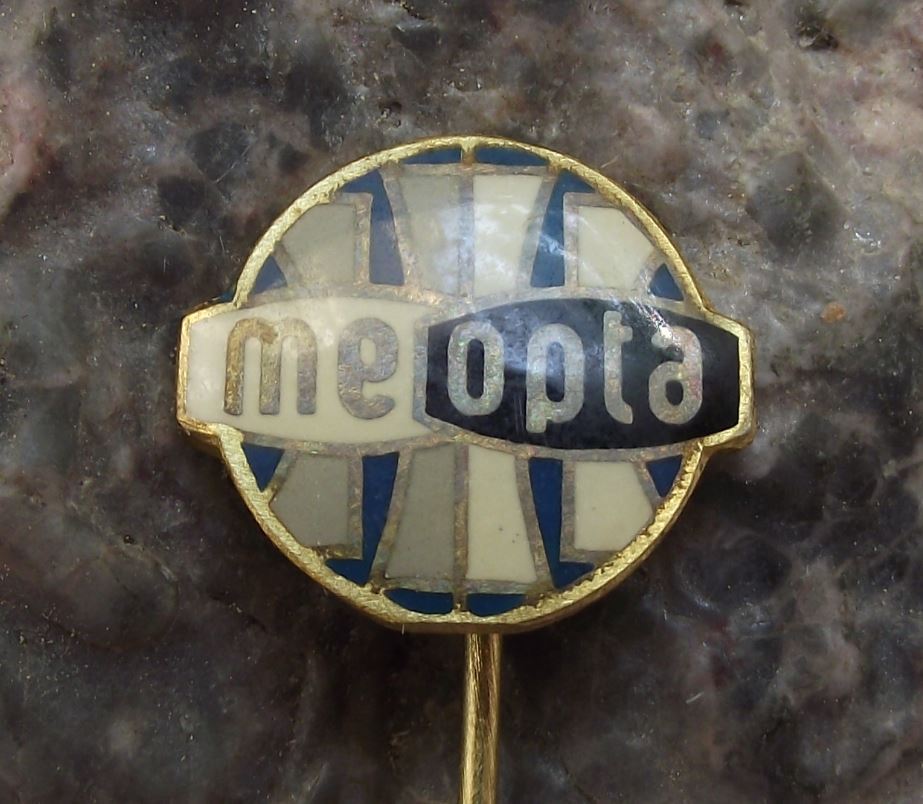 Meopta Camera Lens Photography & View Master Company Art Design Pin Badge - Badgecrazy