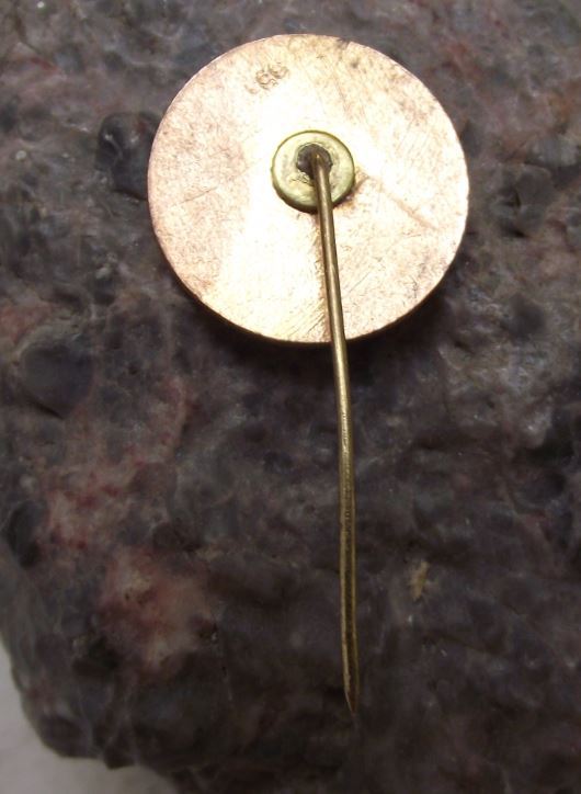 1983 IX Kaunas Sports Film Festival Movie Camera Tripod Lithuania Pin Badge - Badgecrazy