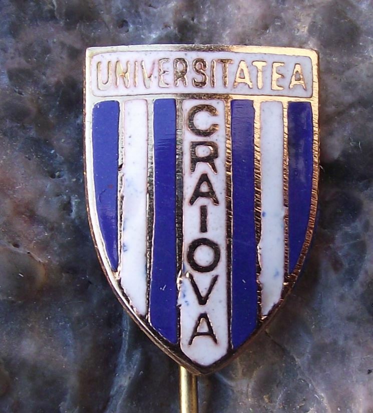 Vintage CS Universitatea Craiova Romania Soccer Football Club Crest Pin Badge - Badgecrazy