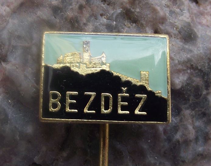 Bezdez Gothic Castle Czechoslovakia Tourist Souvenier Visitors Pin Badge - Badgecrazy