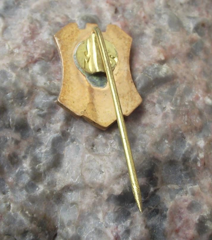 Vintage CS Tractorul Brasov Romania Soccer Football Club UTB Shield Pin Badge - Badgecrazy
