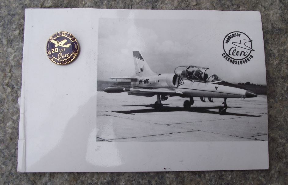 1973 Aero Albatros L 39 Albatross Jet Trainer Combat Aircraft Photo & Pin Badge - Badgecrazy