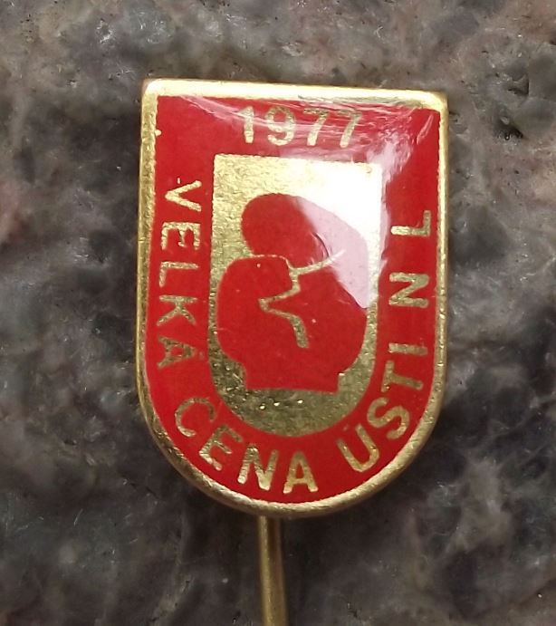 1977 Czechoslovakia Boxing Championships Usti nad Labem Glove Logo Pin Badge - Badgecrazy