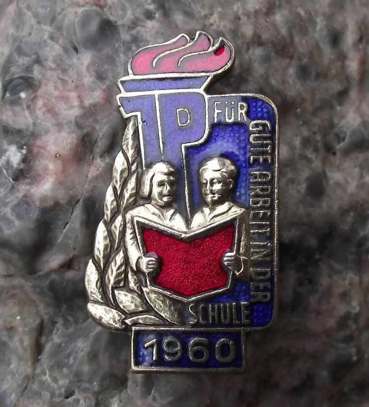 1960 Thalmann Pioneer Gute Arbeit Schule Good School Work Award DDR Pin Badge - Badgecrazy