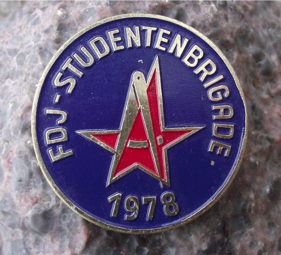 1978 East German FDJ Freie Deutsche Jugend Student Brigade DDR Youth Pin Badge - Badgecrazy