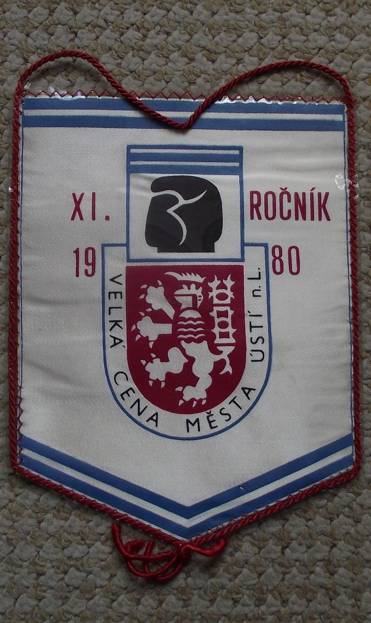 1980 Czechoslovakia Boxing Title Fight Usti nad Labem Glove Lion Pennant Flag - Badgecrazy