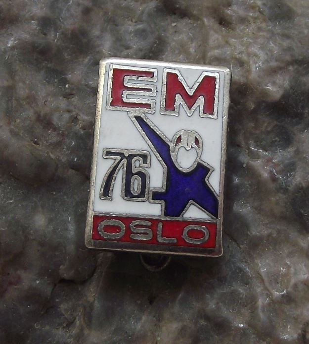 1976 European Speed Skating Championships Oslo Norway EM 76 Skater Pin Badge - Badgecrazy