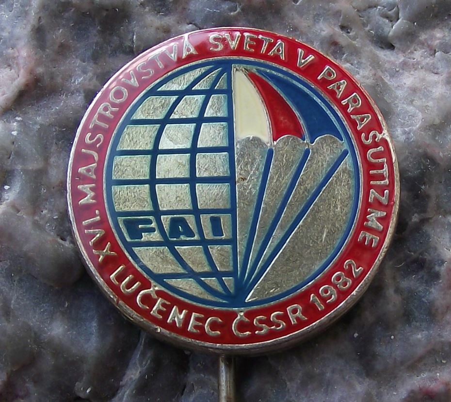1982 Parachute 16th World Championships Czechoslovakia Skydiving Pin Badge - Badgecrazy