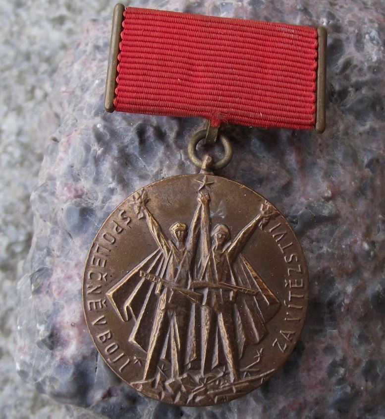 1975 30th Anniversary of World War 2 Liberation by Soviet Army Forces Pin Badge - Badgecrazy