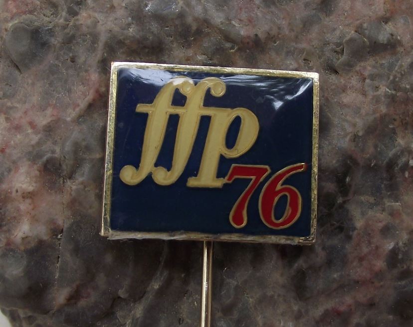 1976 FFP Czech Filmovy Exhibition 27th Communist Workers Film Festival Pin Badge - Badgecrazy