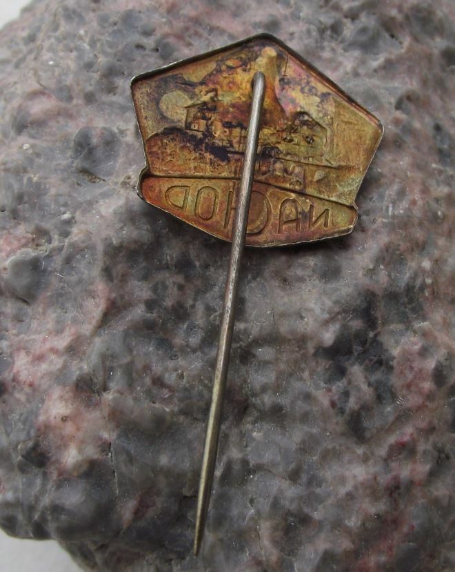 Antique Nachod Gothic Castle Czechoslovakia Baroque Palace Czech Pin Badge - Badgecrazy