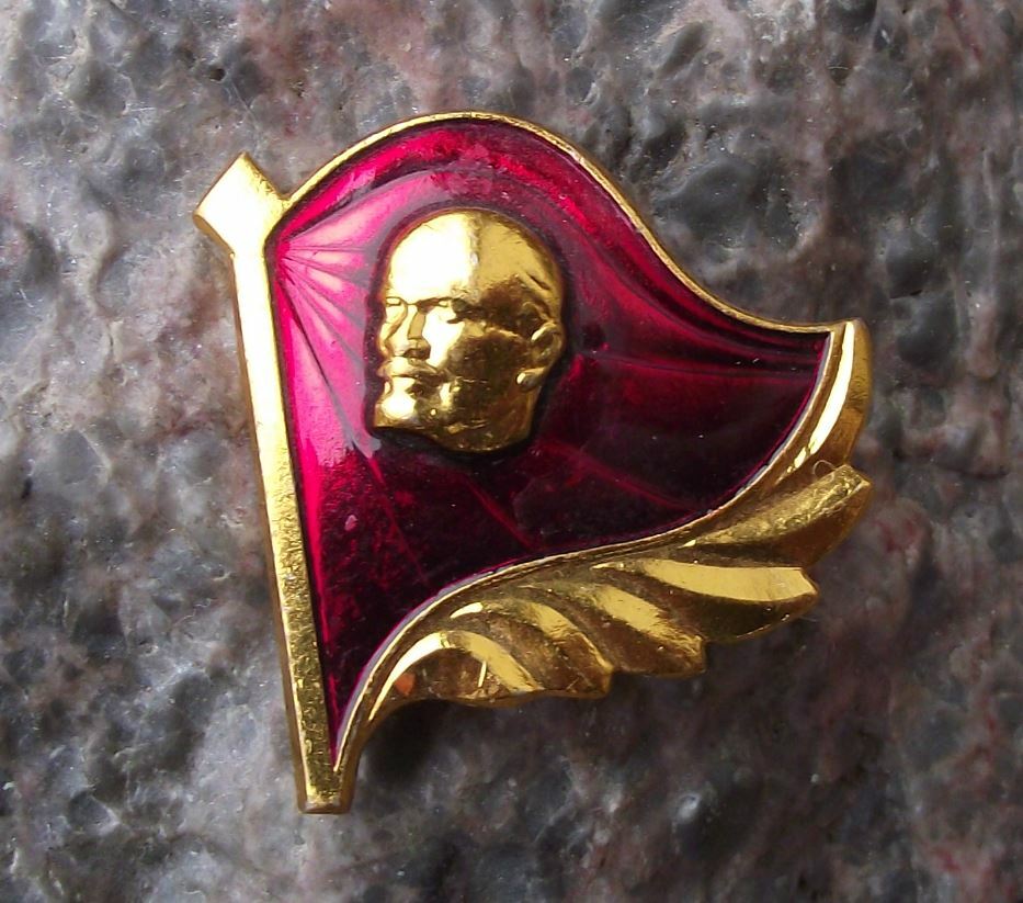 Vintage VI Vladimir Lenin Russian Communist Politician Soviet Flag Pin Badge - Badgecrazy