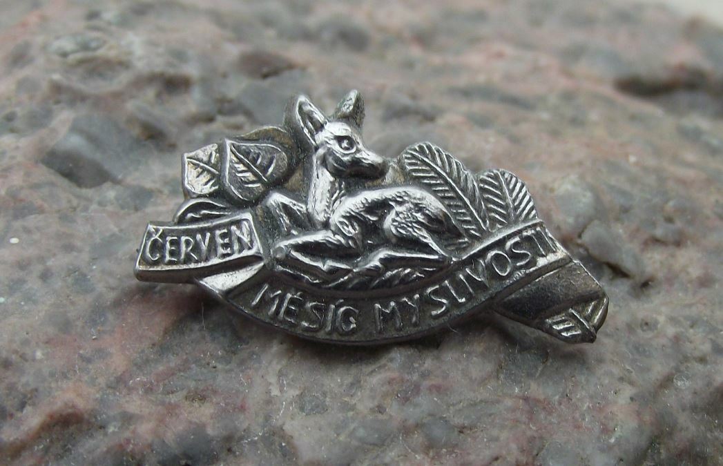Antique Czechoslovakia Hunters June The Hunting Season Young Deer Hunt Pin Badge - Badgecrazy
