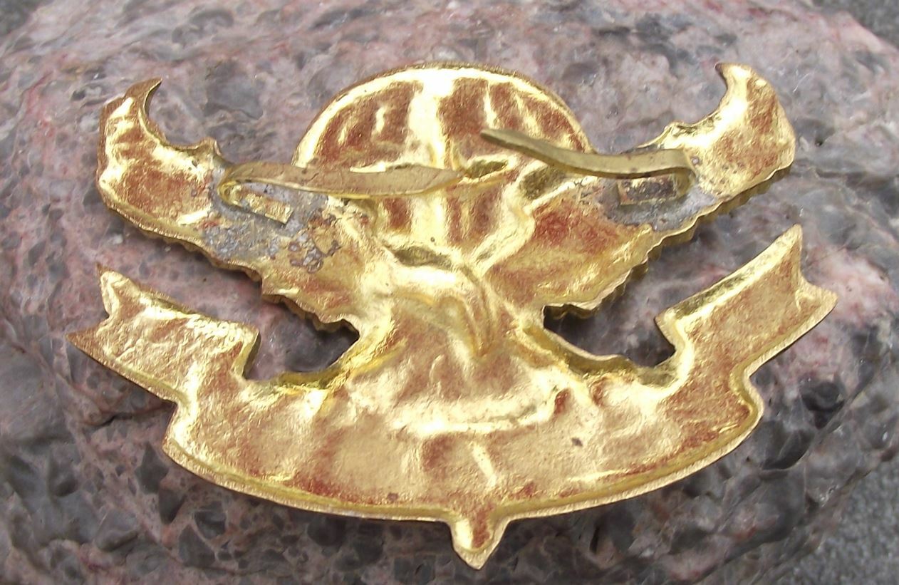 Soviet Union Russian Airborne Forces VDV Eagle Sword Parachute Motif Pin Badge - Badgecrazy