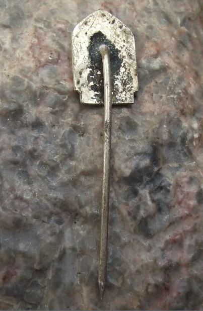 Antique 1950s Zvikov Gothic Castle Klingenberg Czech Tourist Souvenier Pin Badge - Badgecrazy