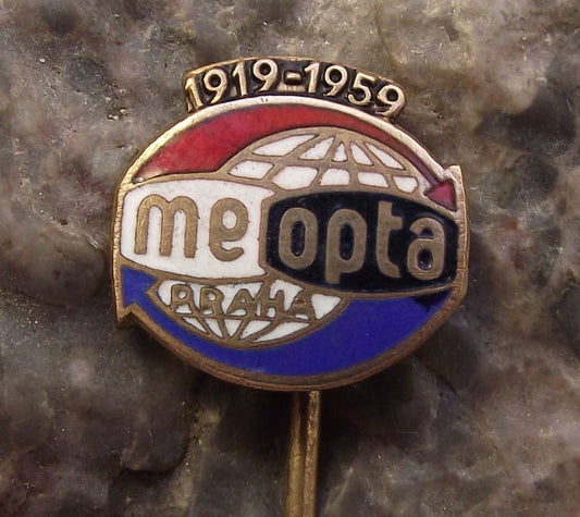 1959 Meopta Czech Camera Company Prague 40th Anniversary Arrow Logo Pin Badge - Badgecrazy