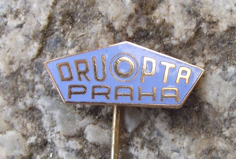Antique Druopta Vega Corina Efekta Camera Maker Czechoslovakia Pin Badge - Badgecrazy