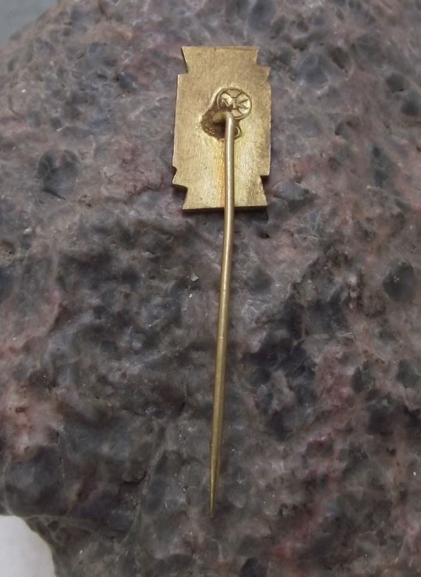 1966 Slovakia International Marathon Running Race MMM Kosice Athletics Pin Badge - Badgecrazy