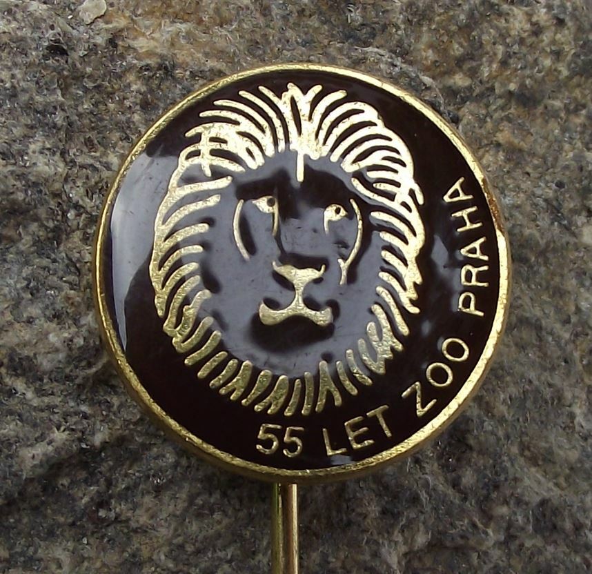 1986 Prague Zoo 55th Anniversary Lion Mane Big Cat Visitor Souvenier Pin Badge - Badgecrazy