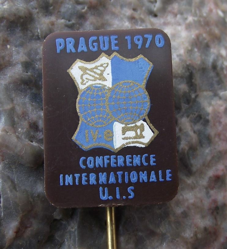1970 Berlin 4th Conference of Textile Workers Loom Sewing Machine Pin Badge - Badgecrazy
