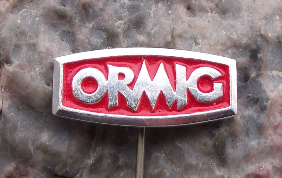 Vintage Ormig Fork Lift Trucks Cranes Lifters Company Pin Badge - Badgecrazy