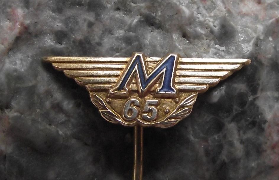 1976 Winged Flying Letter M 65 Logo Safety Match Maker Matchboxes Pin Badge - Badgecrazy