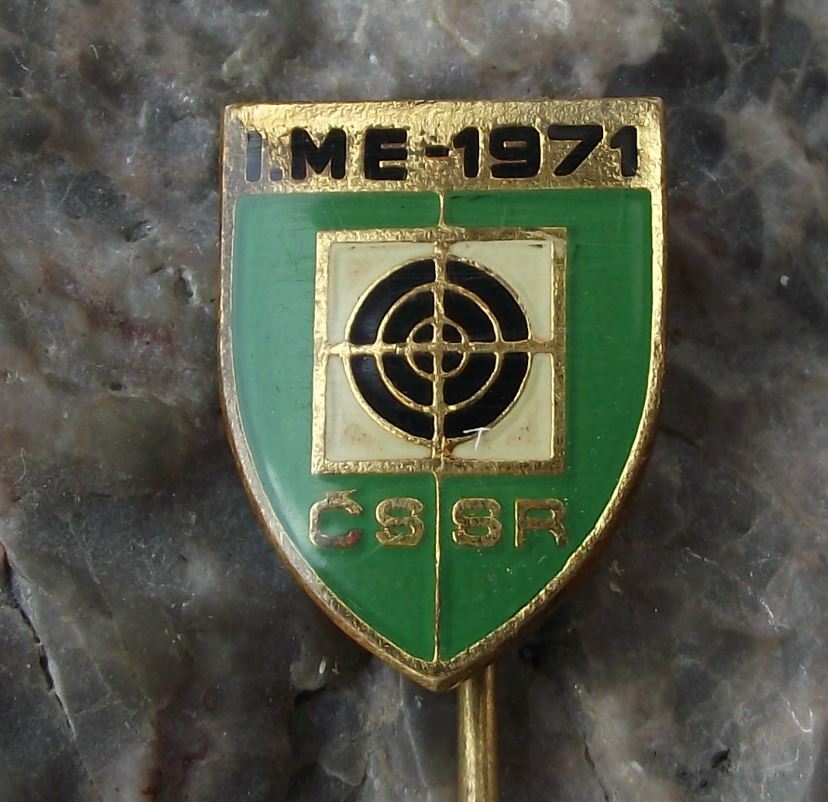 1971 European Sports Shooting Championships Gun Event Crosshair Target Pin Badge - Badgecrazy