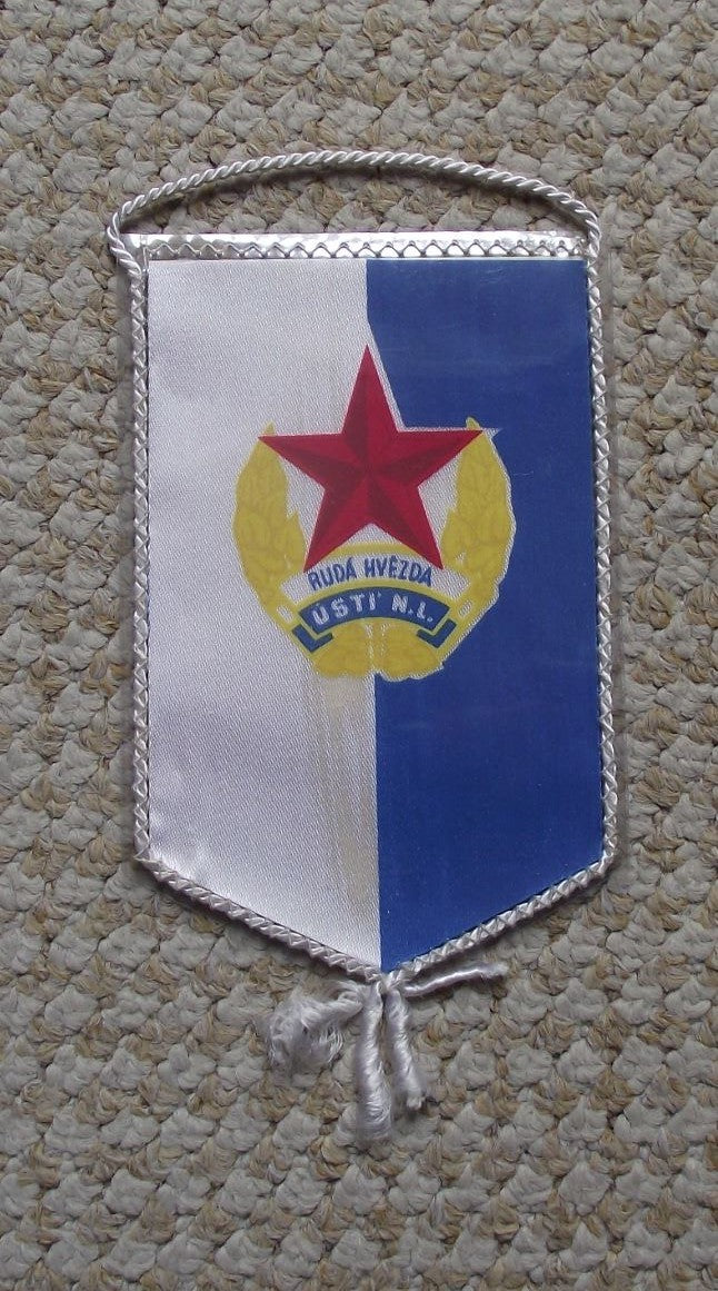 1984 Czechoslovakia Boxing Title Fight Usti nad Labem Glove Lion Pennant Flag - Badgecrazy