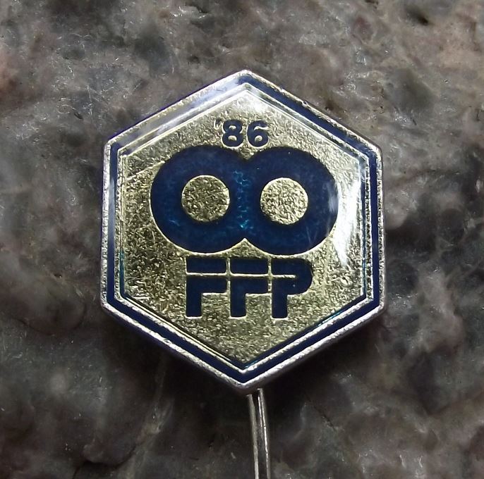 1986 FFP Czech Filmovy Exhibition 38th Communist Workers Film Festival Pin Badge - Badgecrazy
