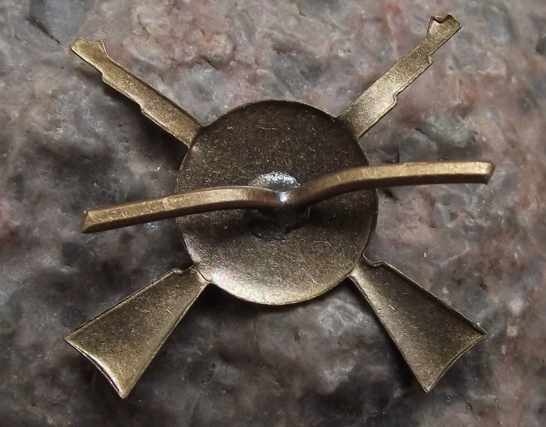 Czech Army Uniform Badge Military Infantry Rifleman Crossed Rifle Logo Pin Badge - Badgecrazy