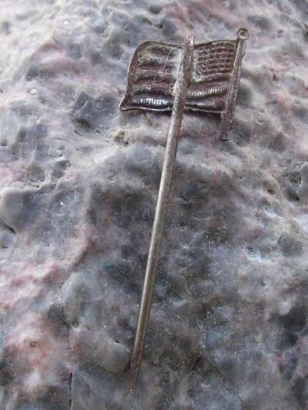 Antique USA United States of America Star and Stripes Waving Flag Pin Badge - Badgecrazy