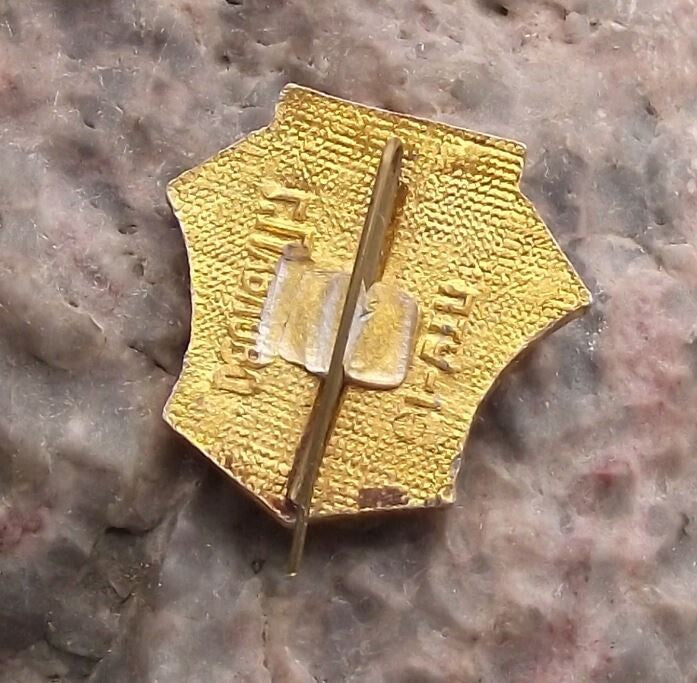Vintage Volga GAZ Russian Soviet Automobile Car Maker Deer Stag Logo Pin Badge - Badgecrazy