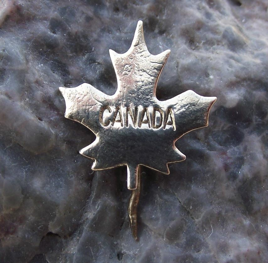 Antique Golden Canada Maple Leaf National Canadian Emblem Motif Pin Badge - Badgecrazy