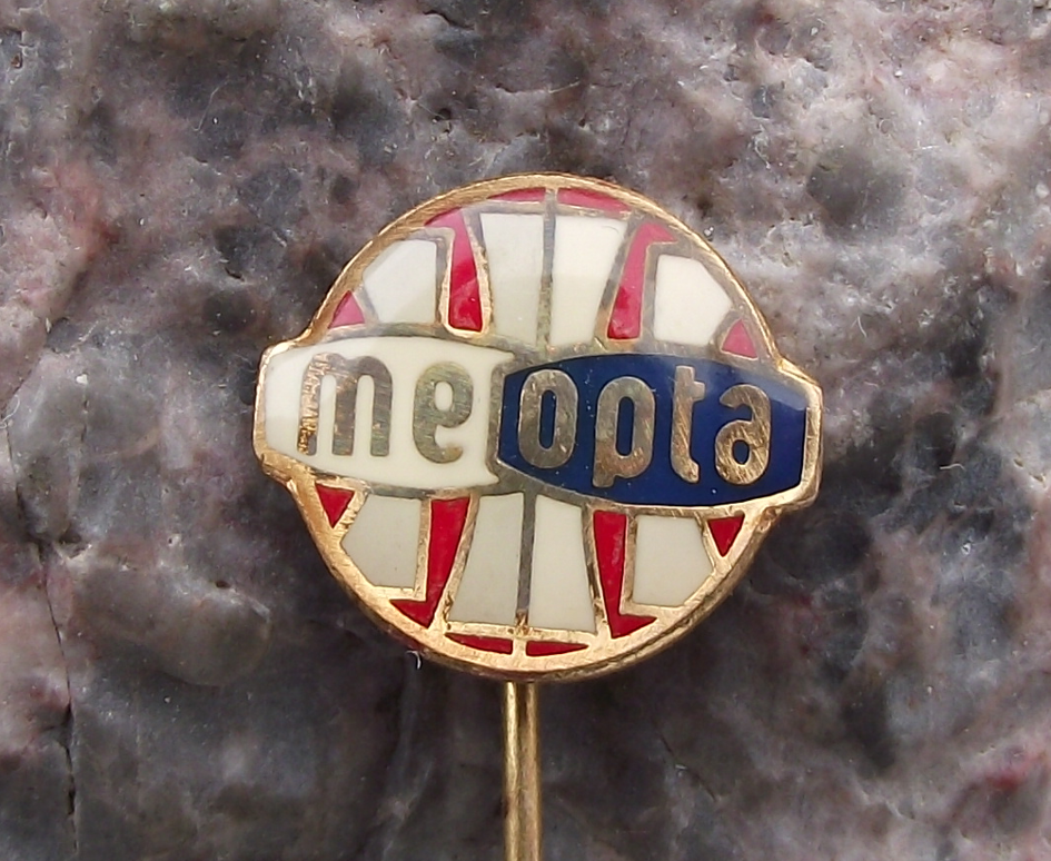 Meopta Camera Lens Photography & View Master Company Art Design Pin Badge - Badgecrazy