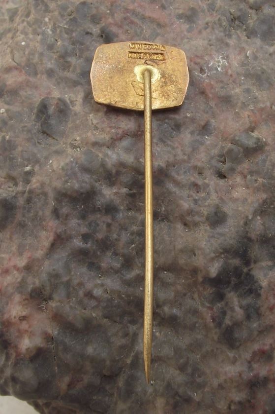 Dunaj Obchodny Dom Communist Czechoslovakia Department Store Shop Pin Badge - Badgecrazy