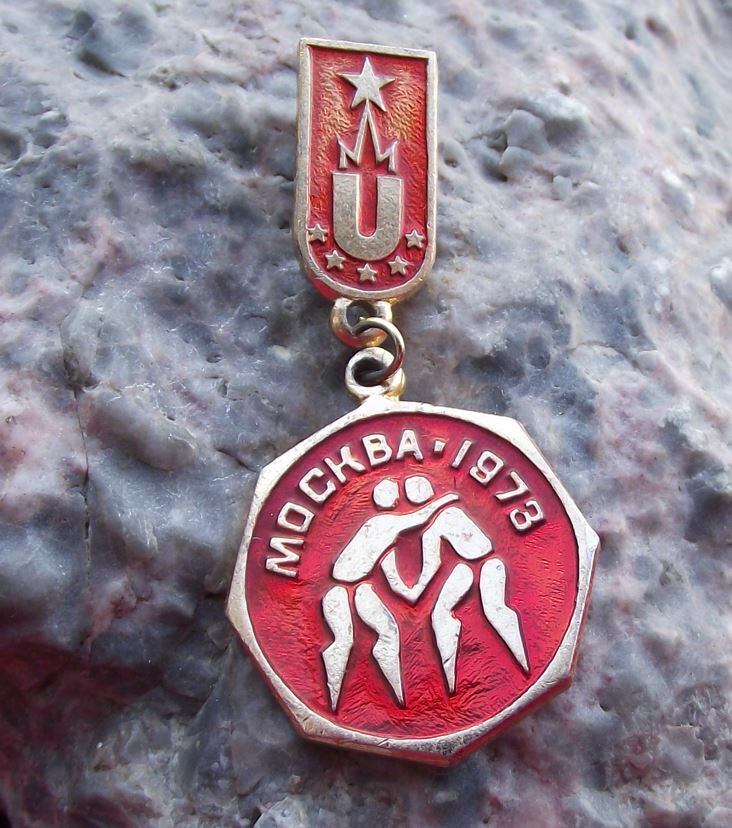 1973 Summer Universiade Soviet Union Moscow University Ring Wrestling Pin Badge - Badgecrazy