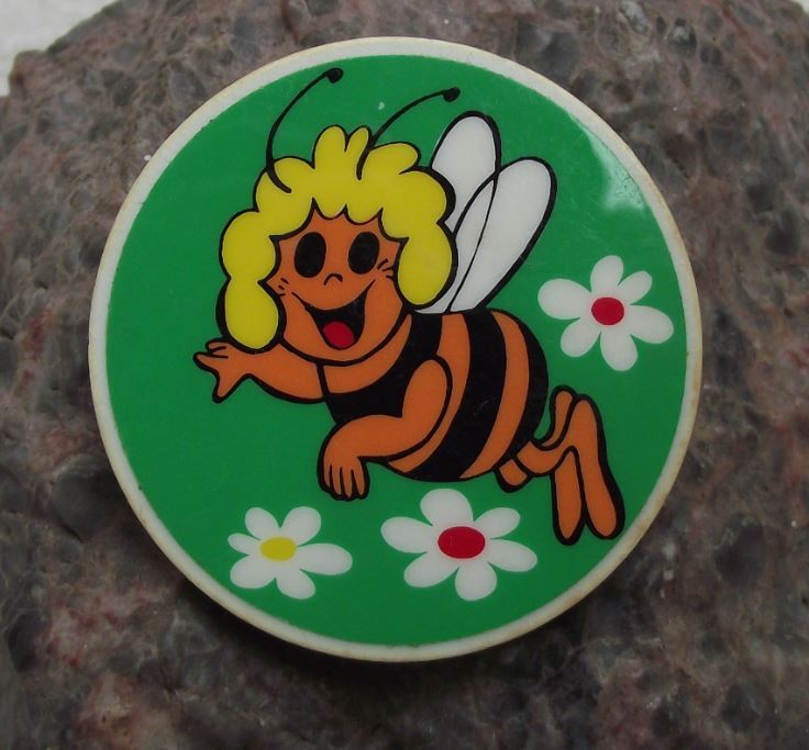 Large Vcelka Maja Die Biene Maja Little Cartoon Girl Bee TV Program Pin Badge - Badgecrazy