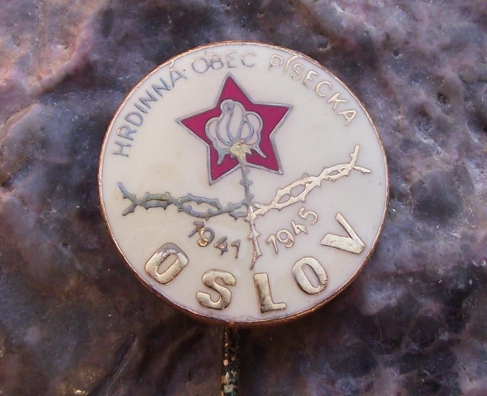 Oslov 1941 - 1945 Czechoslovakia Village War Memorial Rose Barbed Wire Pin Badge - Badgecrazy