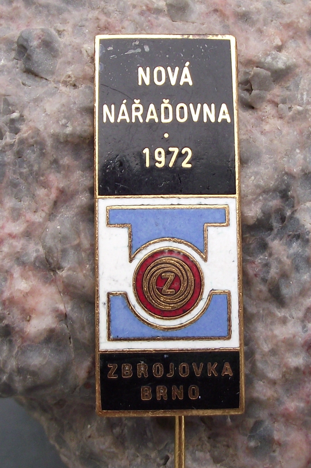 1972 Czech Weapons Ceska Zbrojovka Brno New Machine Gun Workshop Pin Badge - Badgecrazy