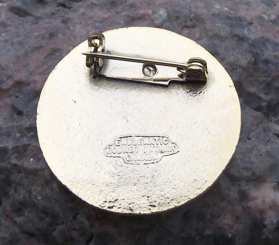 1981 Noranda Curling Club Canada 50th Anniversary Canadian Sports Pin Badge - Badgecrazy
