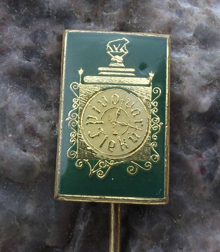 Vintage U Fleku Prague Micro Brewery Restaurant Tourist Pub Clock Logo Pin Badge - Badgecrazy